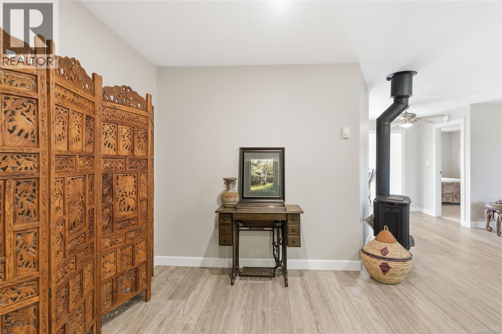 1599 Arbutus Dr - 16