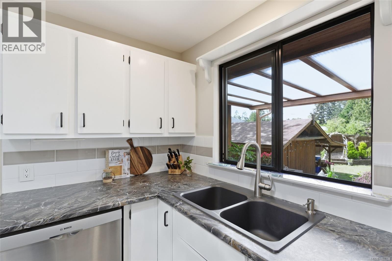 1599 Arbutus Dr - 20