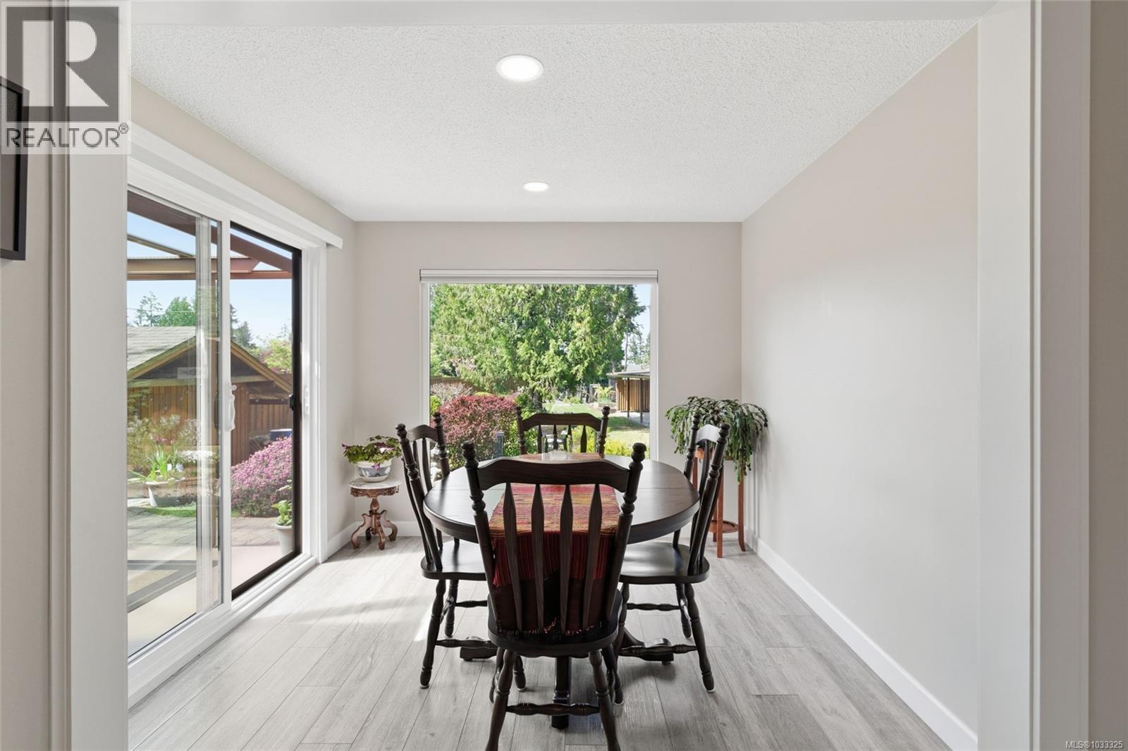 1599 Arbutus Dr - 22