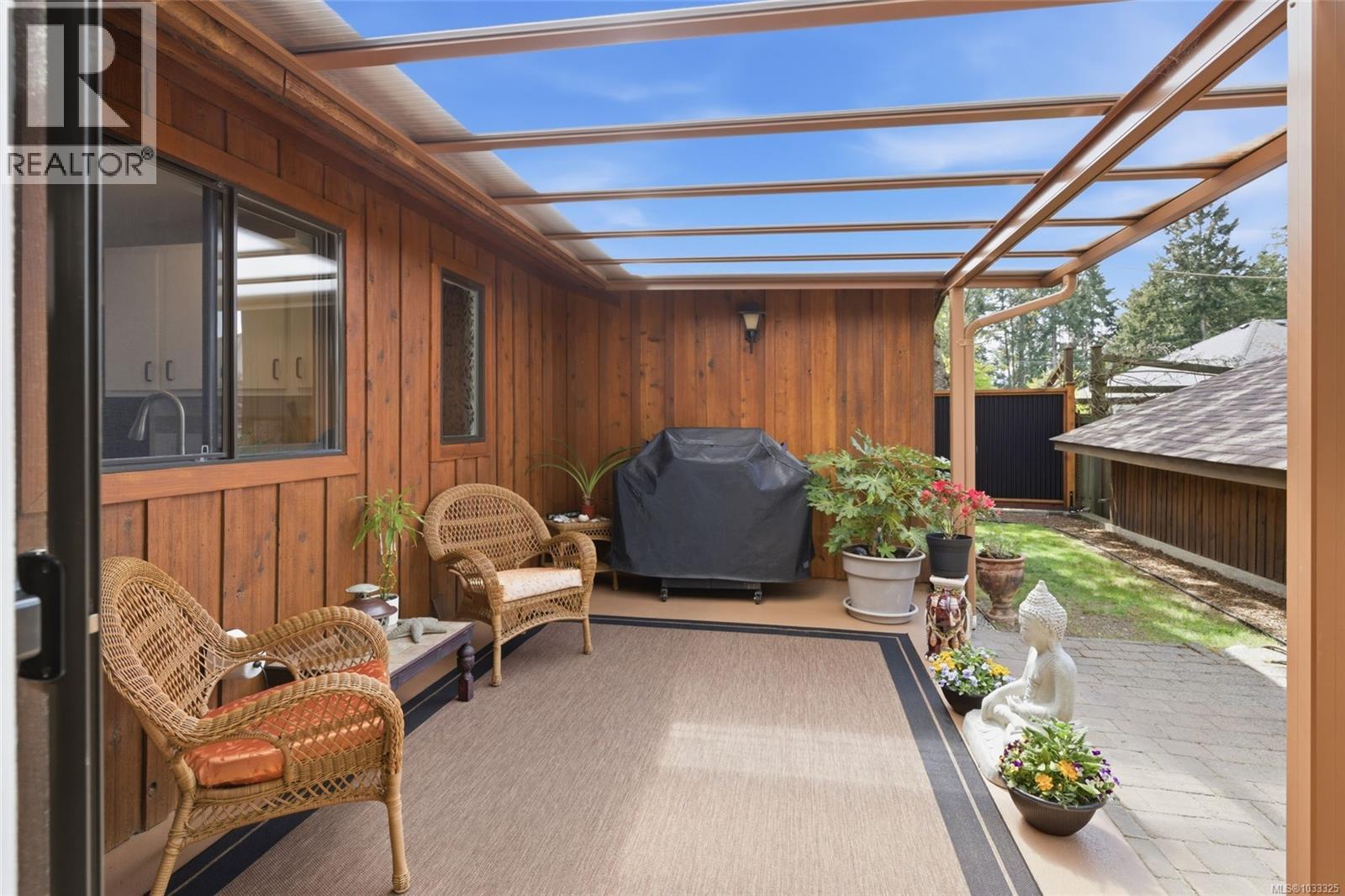 1599 Arbutus Dr - 23