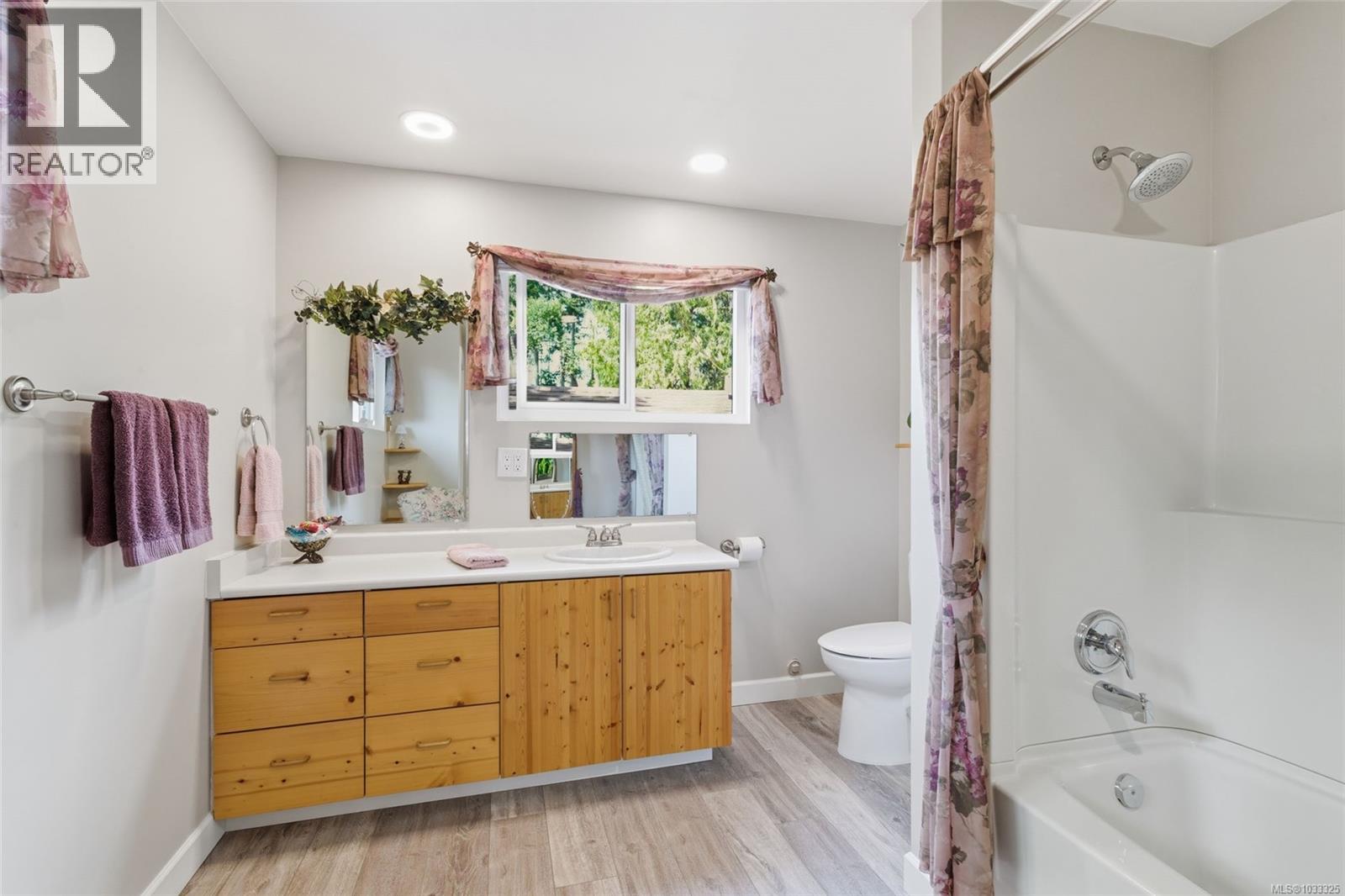 1599 Arbutus Dr - 27