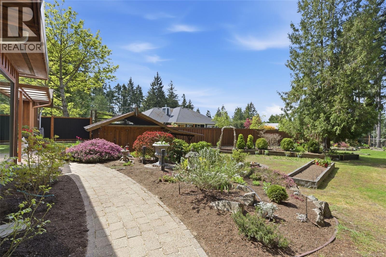 1599 Arbutus Dr - 31