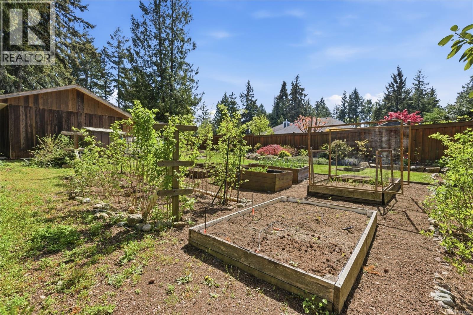 1599 Arbutus Dr - 34