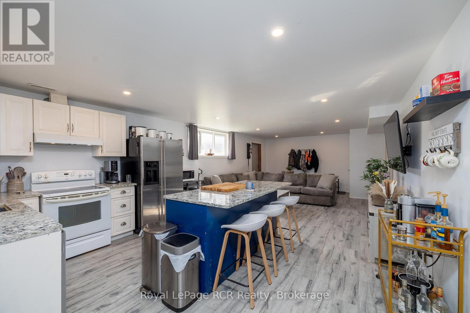 123 DOUGLAS STREET - 21