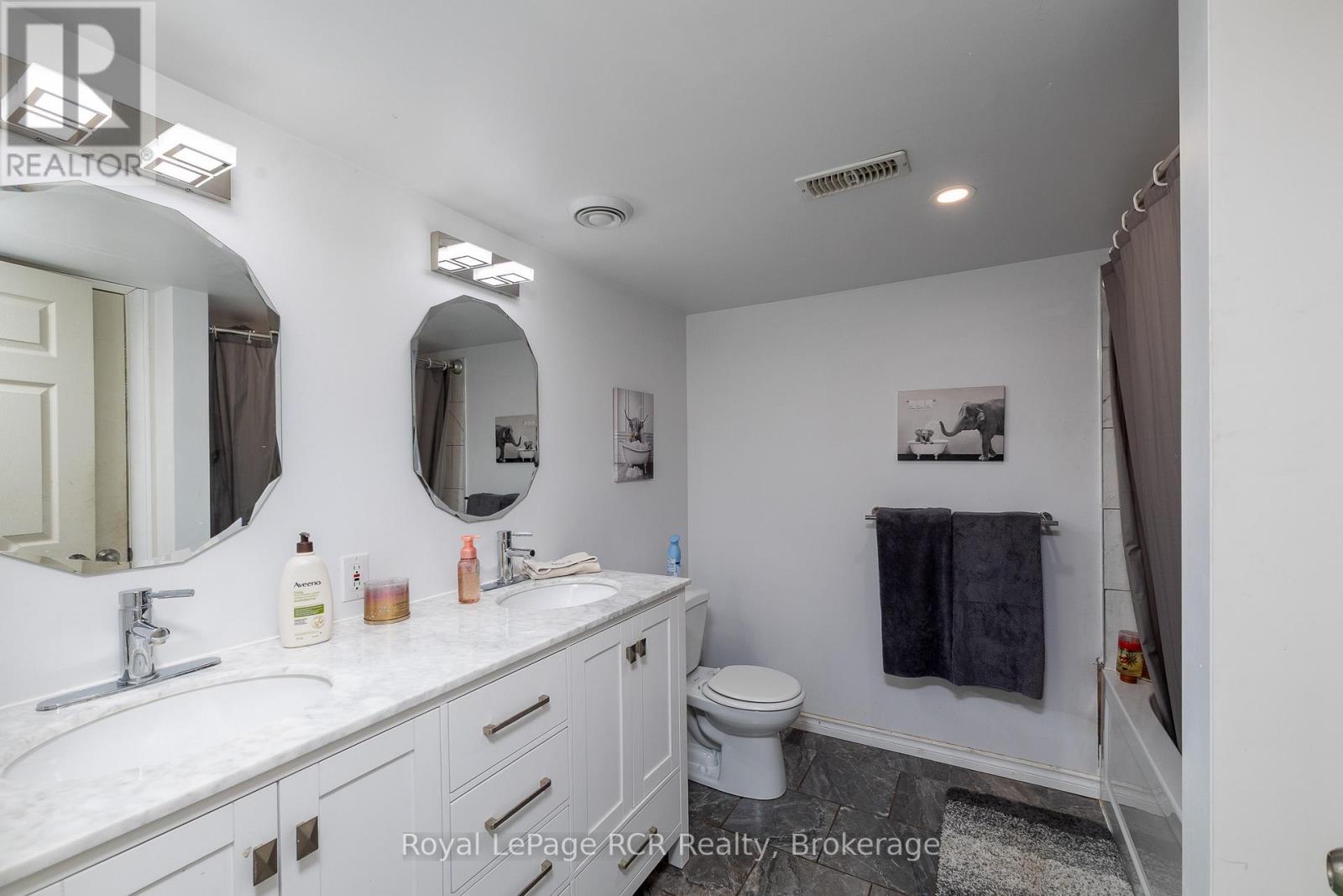 123 DOUGLAS STREET - 30