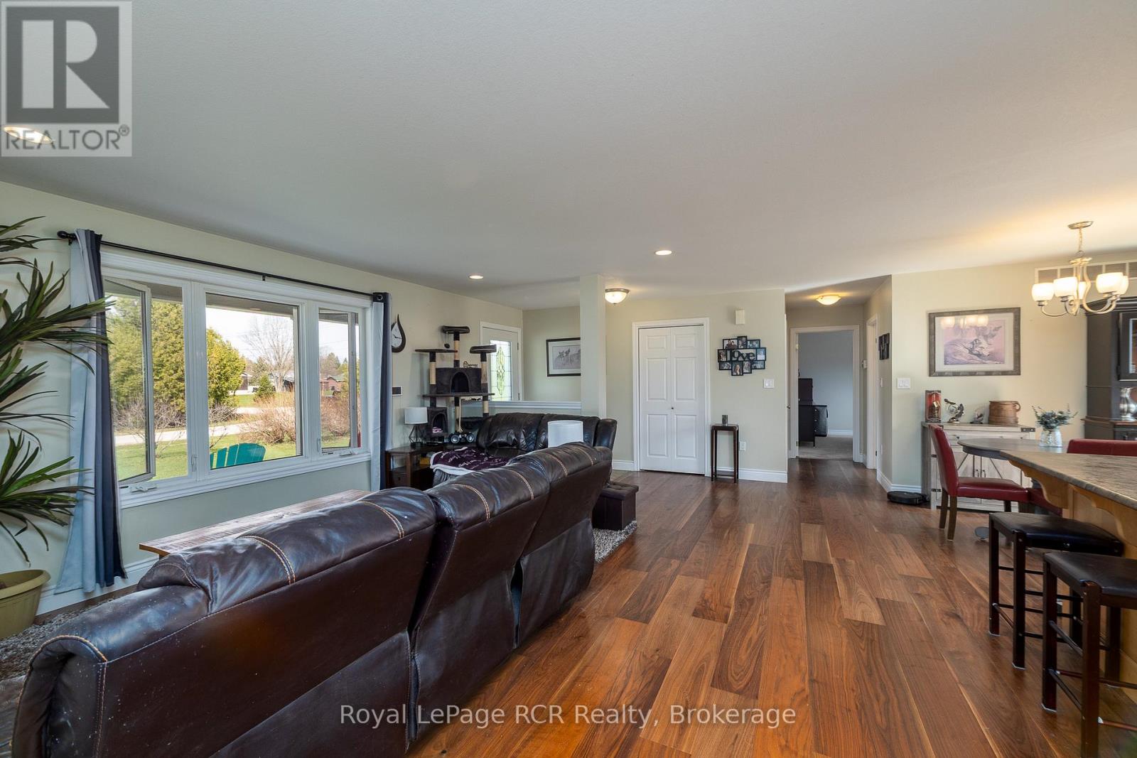 123 DOUGLAS STREET - 6
