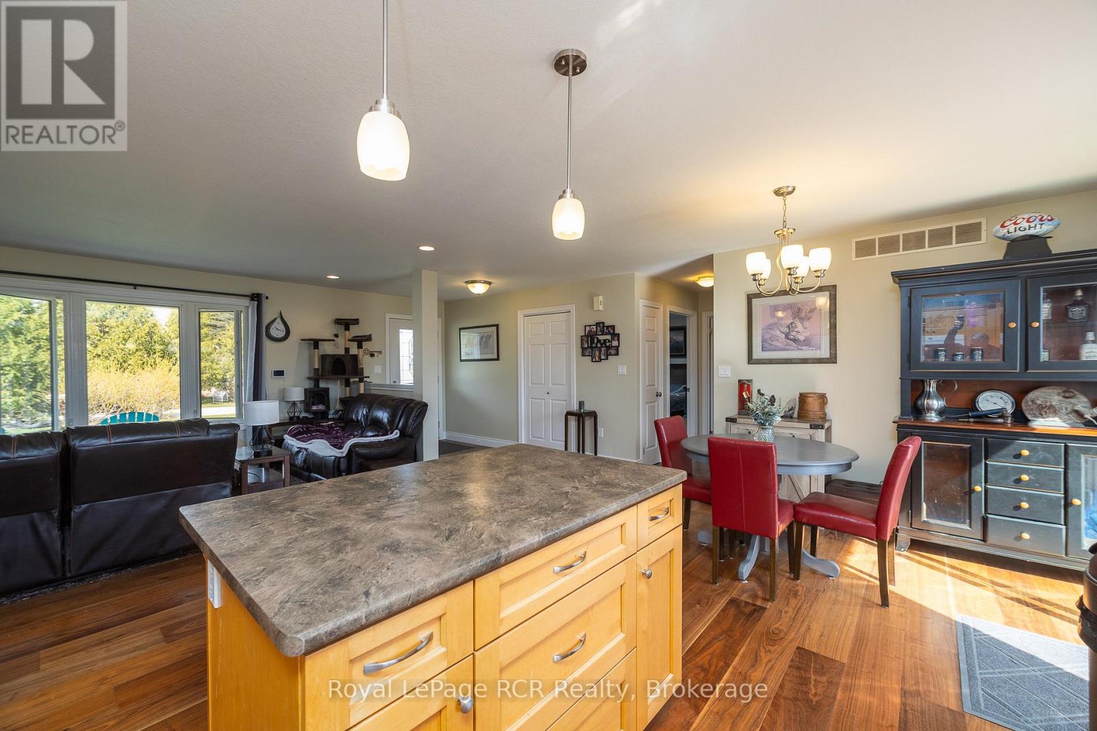 123 DOUGLAS STREET - 9