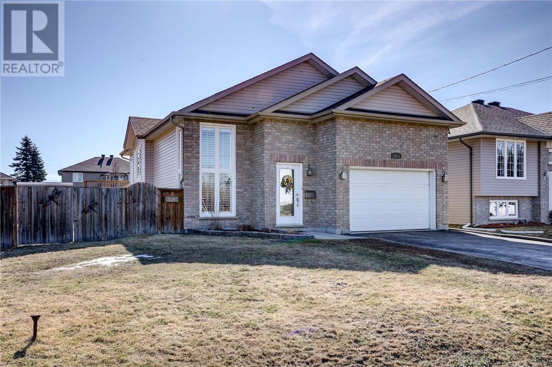 3068 Brunet Crescent, Val Caron, Ontario, P3N1E6 — Photo 2