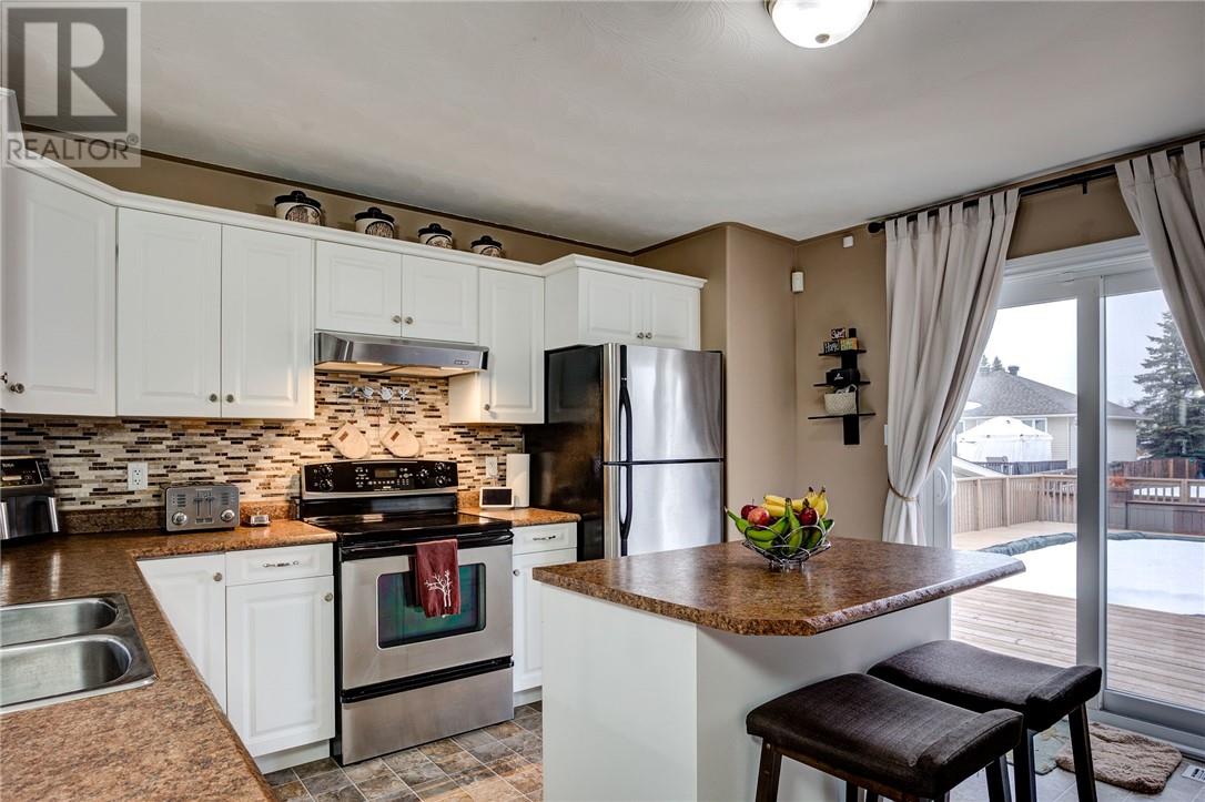 3068 Brunet Crescent, Val Caron, Ontario, P3N1E6 — Photo 3