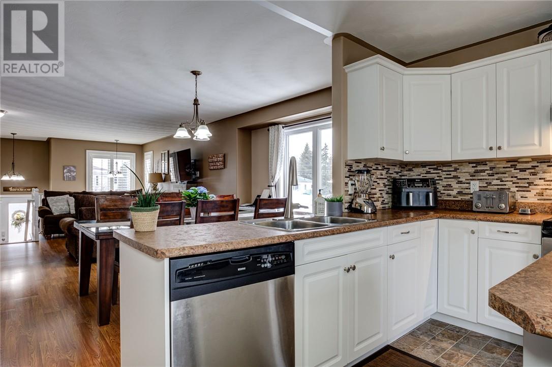 3068 Brunet Crescent, Val Caron, Ontario, P3N1E6 — Photo 5