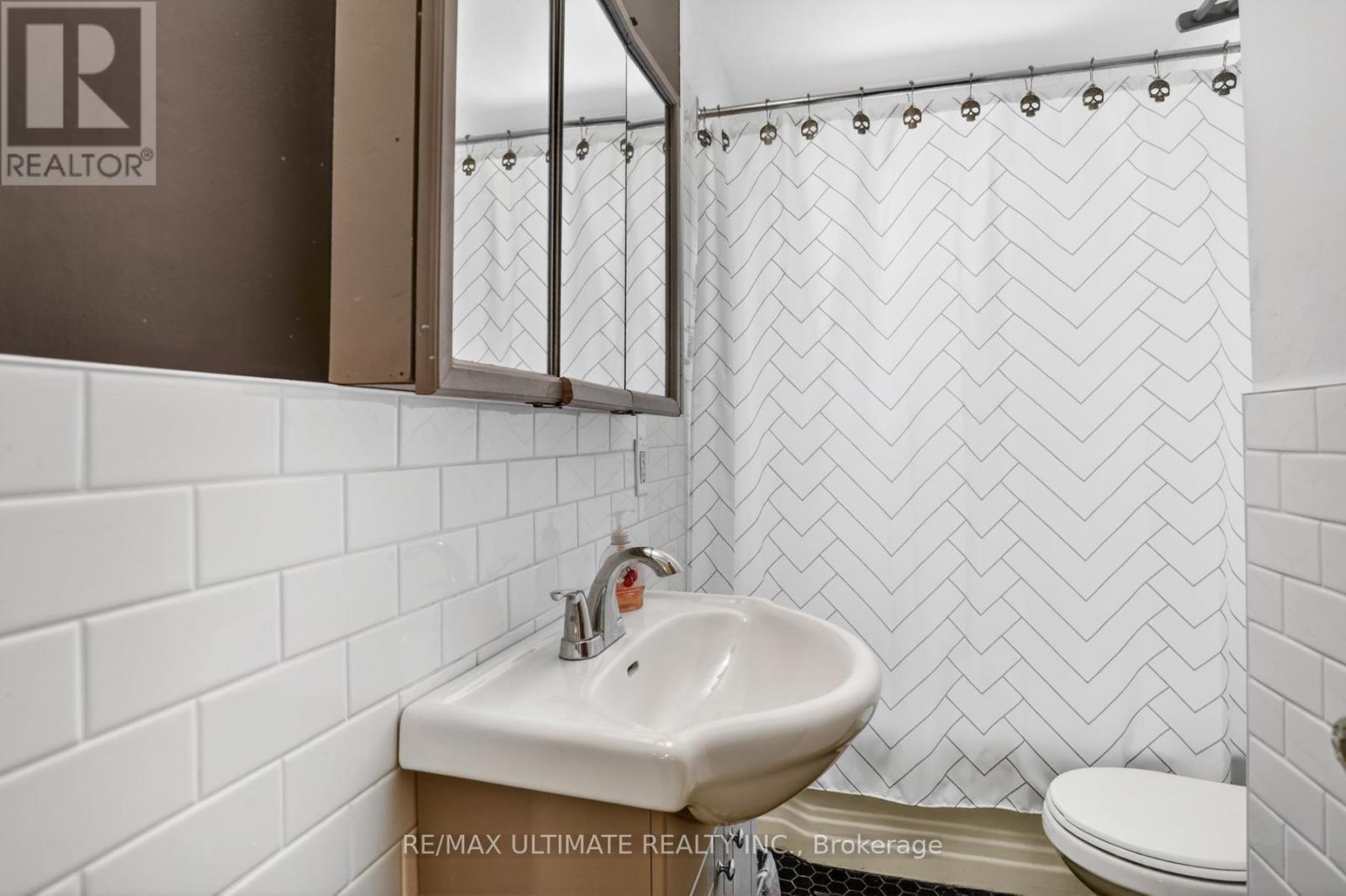 37 BEXHILL AVENUE - 22