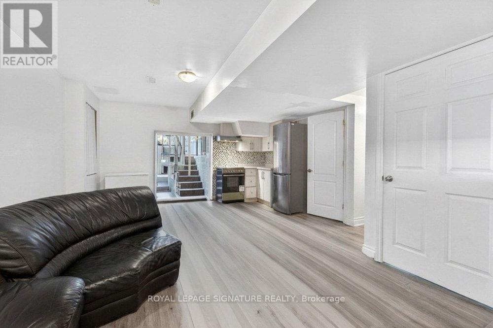 32 CLIFFCREST DRIVE - 39