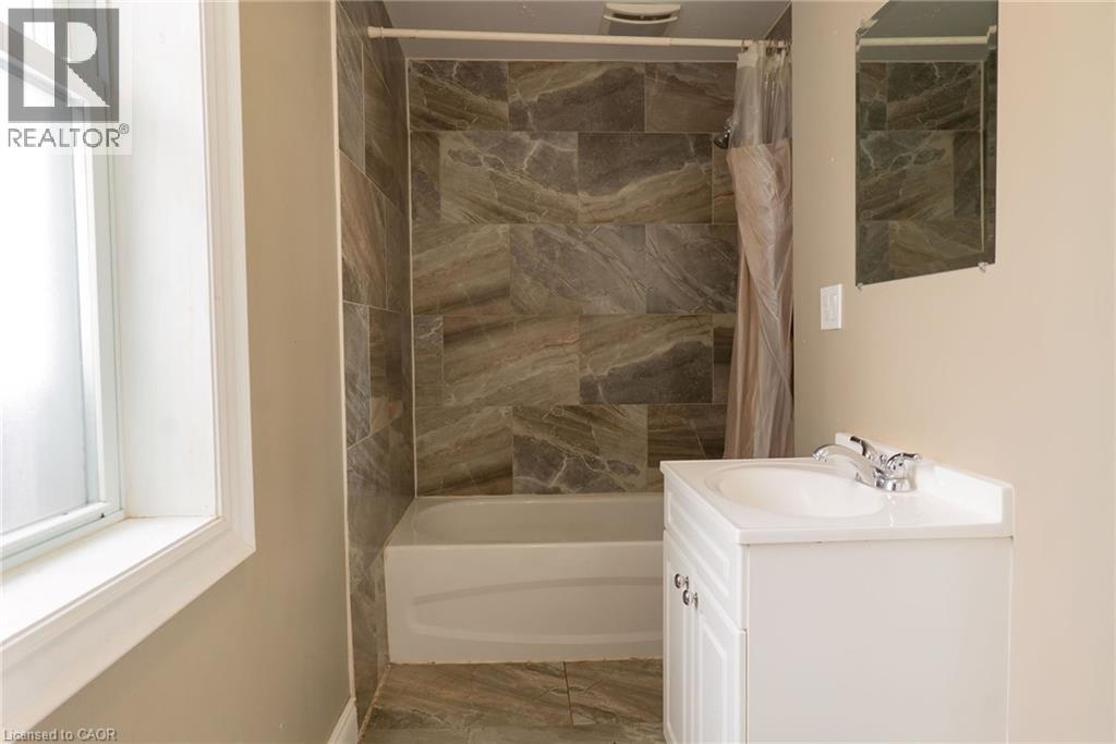 16 FRANKLIN Street, Welland, Ontario, L3C1R7 — Photo 22