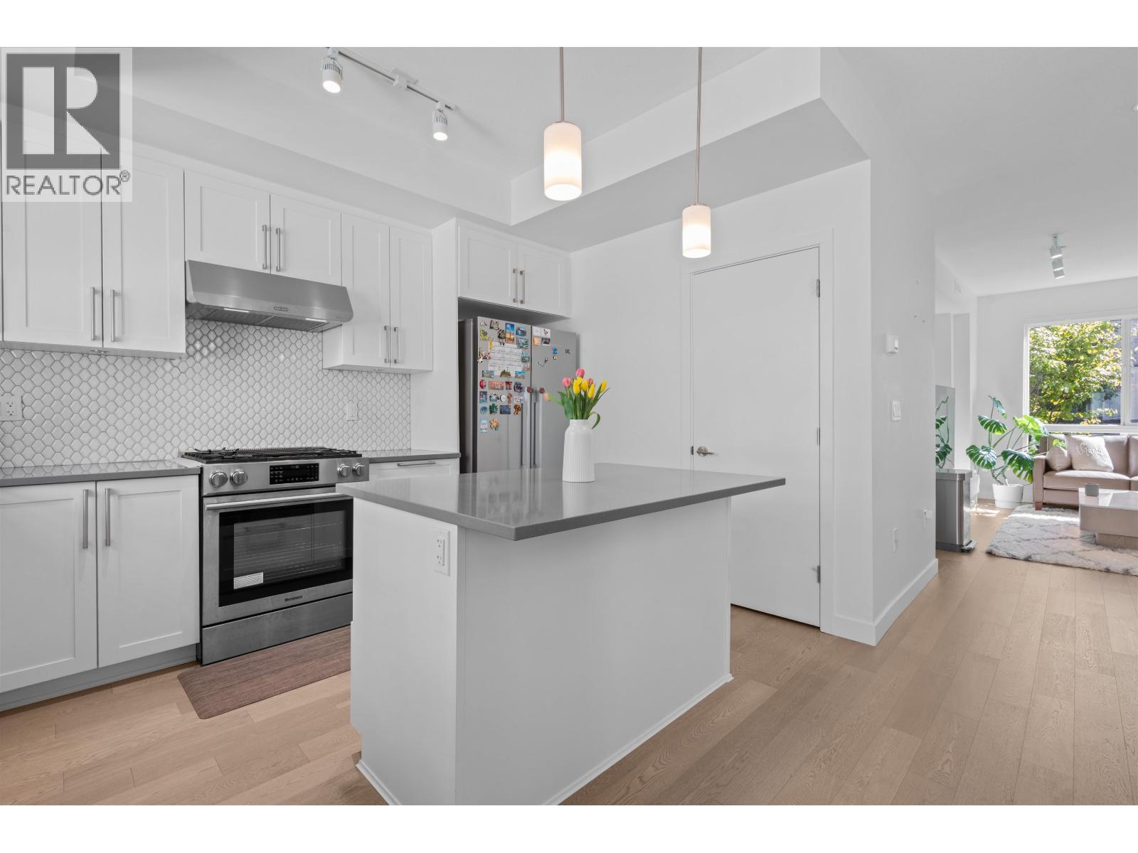 #64-10199 RIVER Drive, Richmond