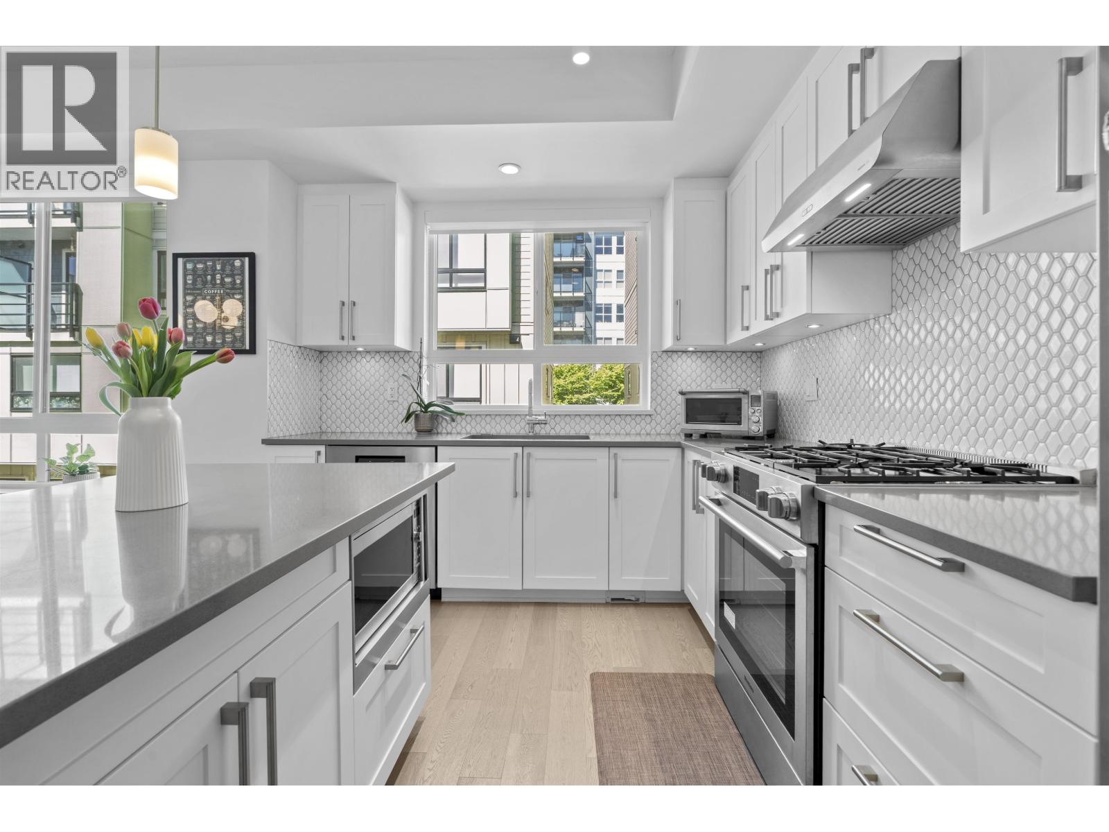 #64-10199 RIVER Drive, Richmond