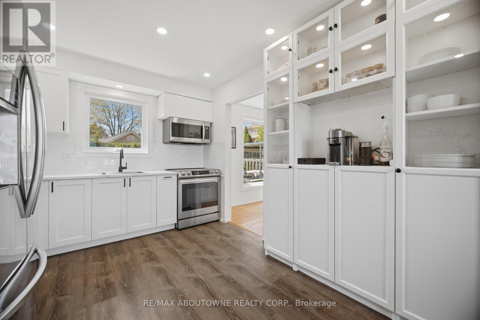 2395 ARNOLD CRESCENT - 11