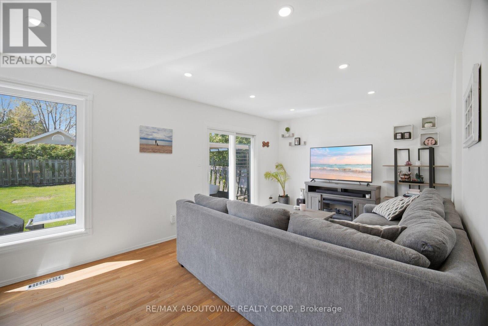 2395 ARNOLD CRESCENT - 18