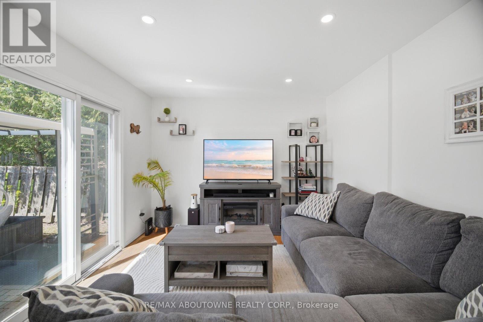 2395 ARNOLD CRESCENT - 19