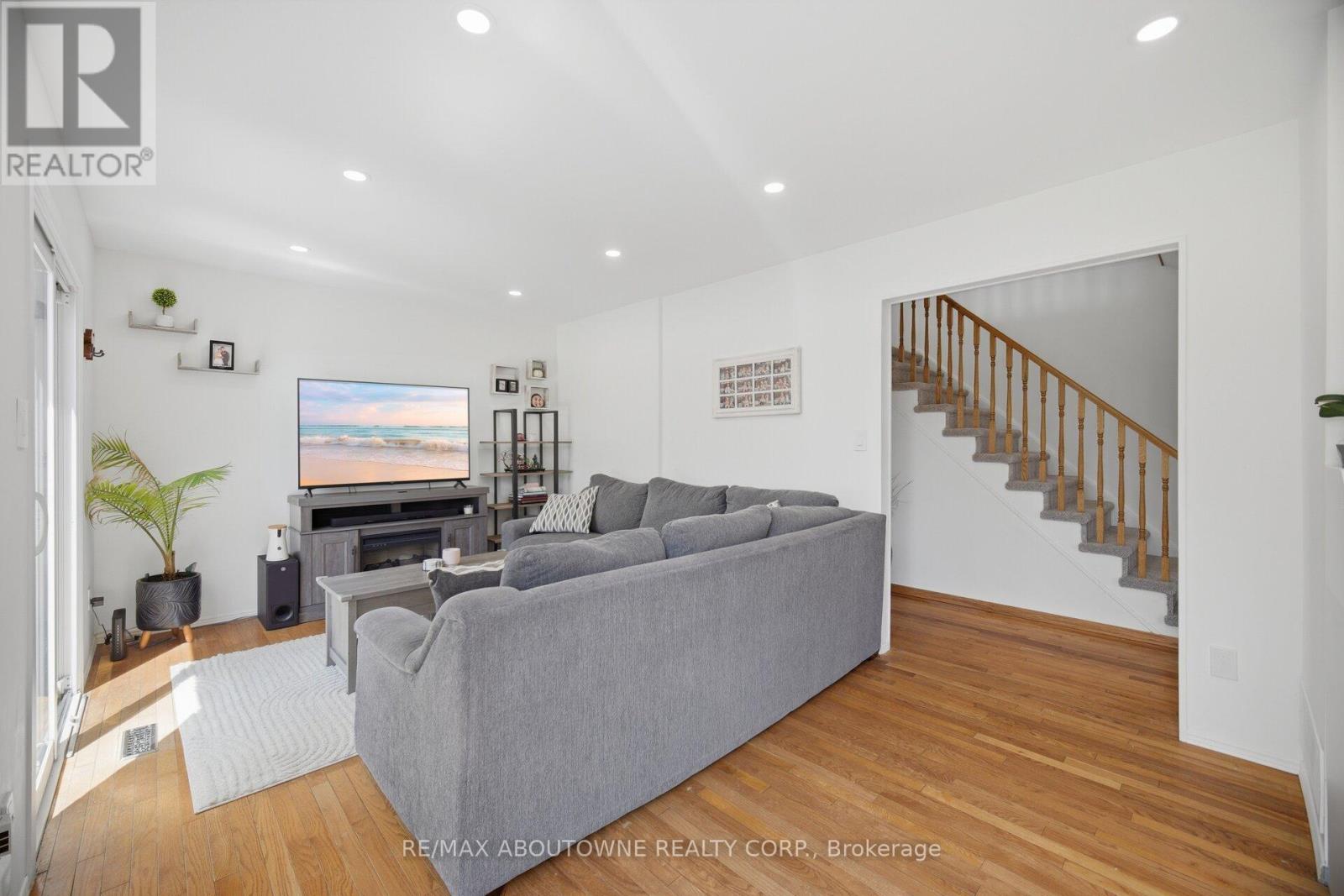 2395 ARNOLD CRESCENT - 20