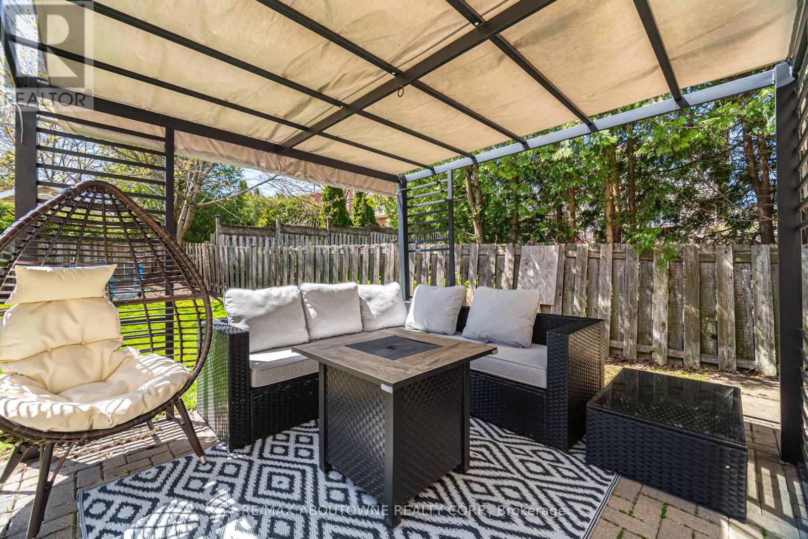 2395 ARNOLD CRESCENT - 39