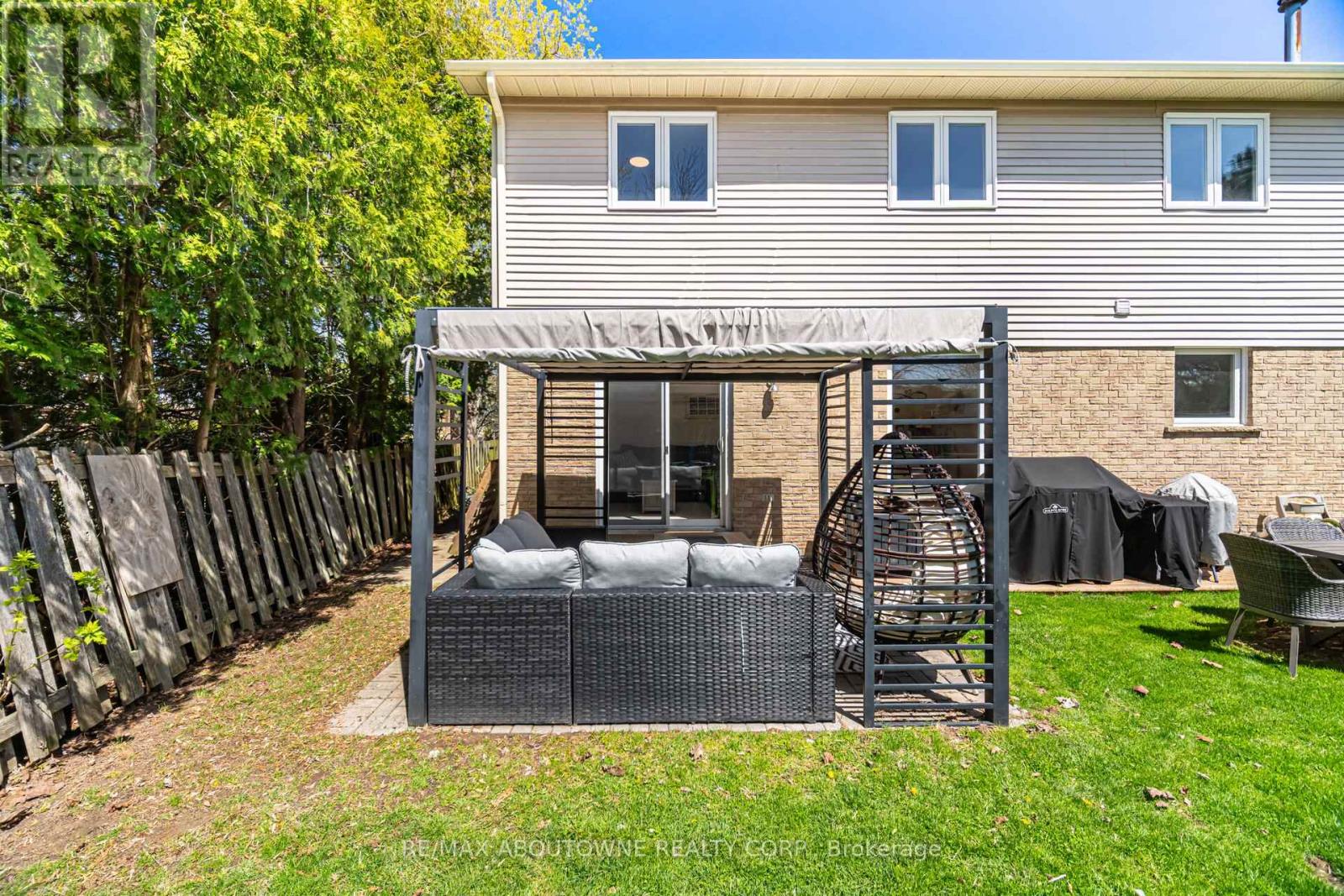 2395 ARNOLD CRESCENT - 41
