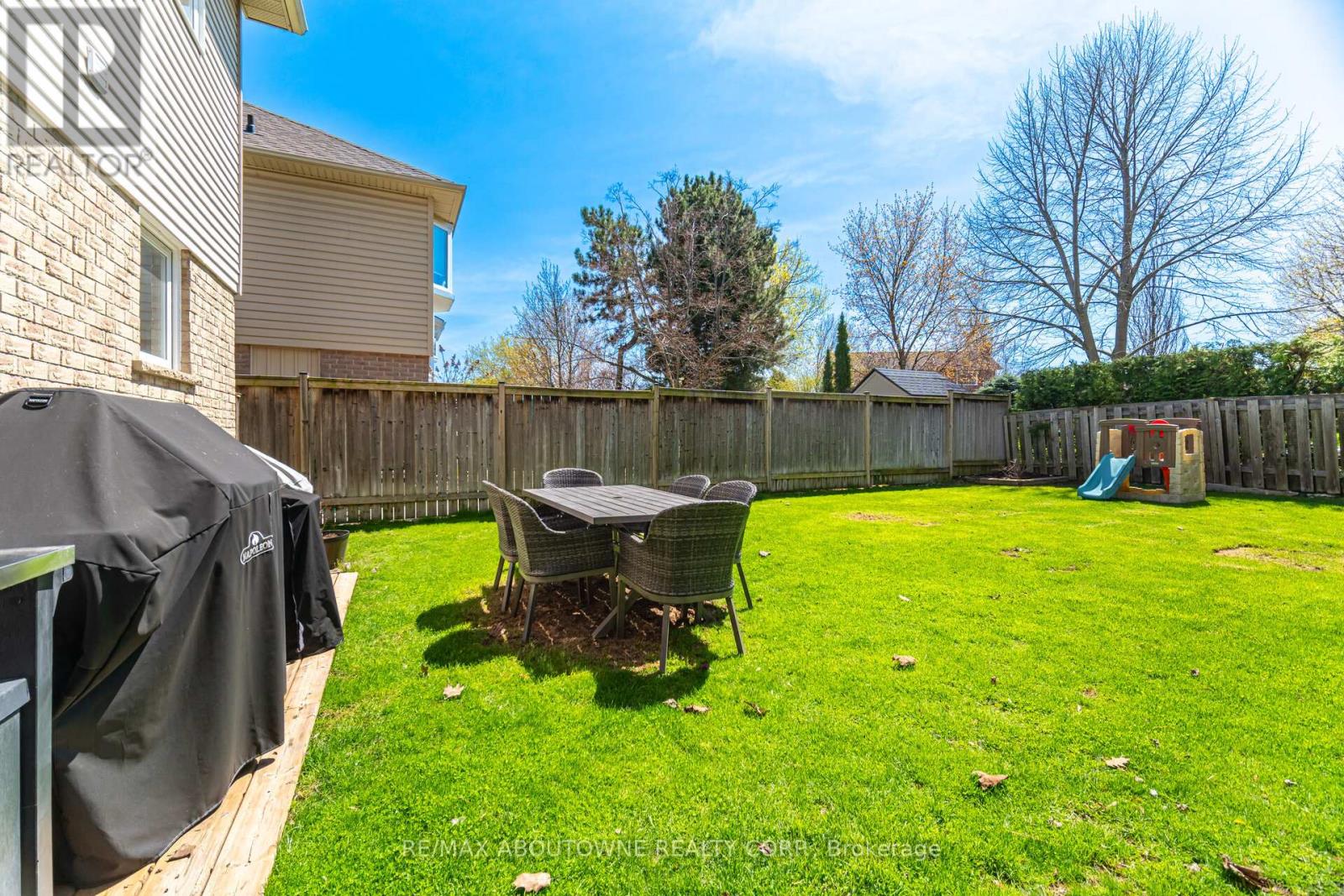 2395 ARNOLD CRESCENT - 43
