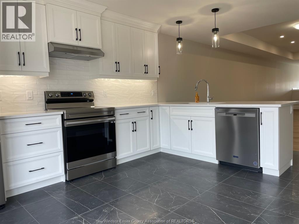 138 LANE STREET, Essex, Ontario, N8M0A9 — Photo 2