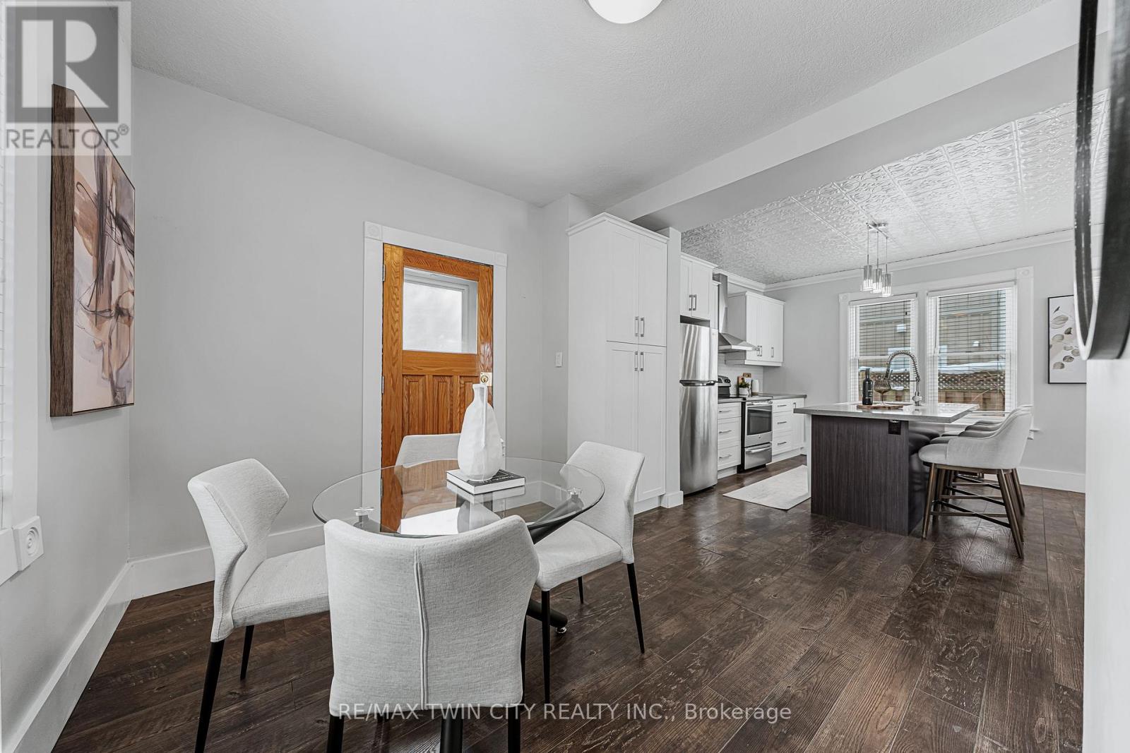 11 HEINS AVENUE — photo 20