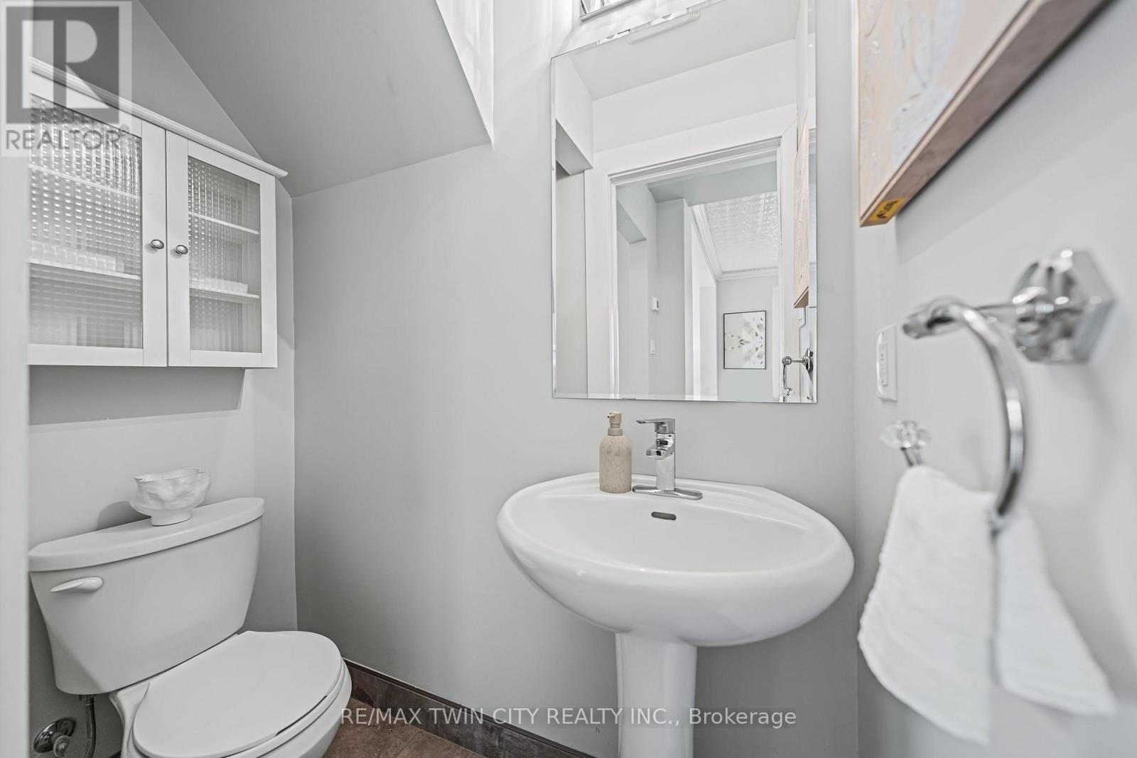 11 HEINS AVENUE — photo 23