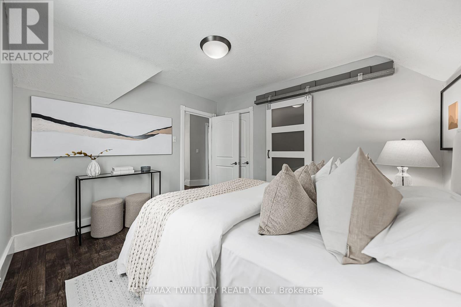 11 HEINS AVENUE — photo 29