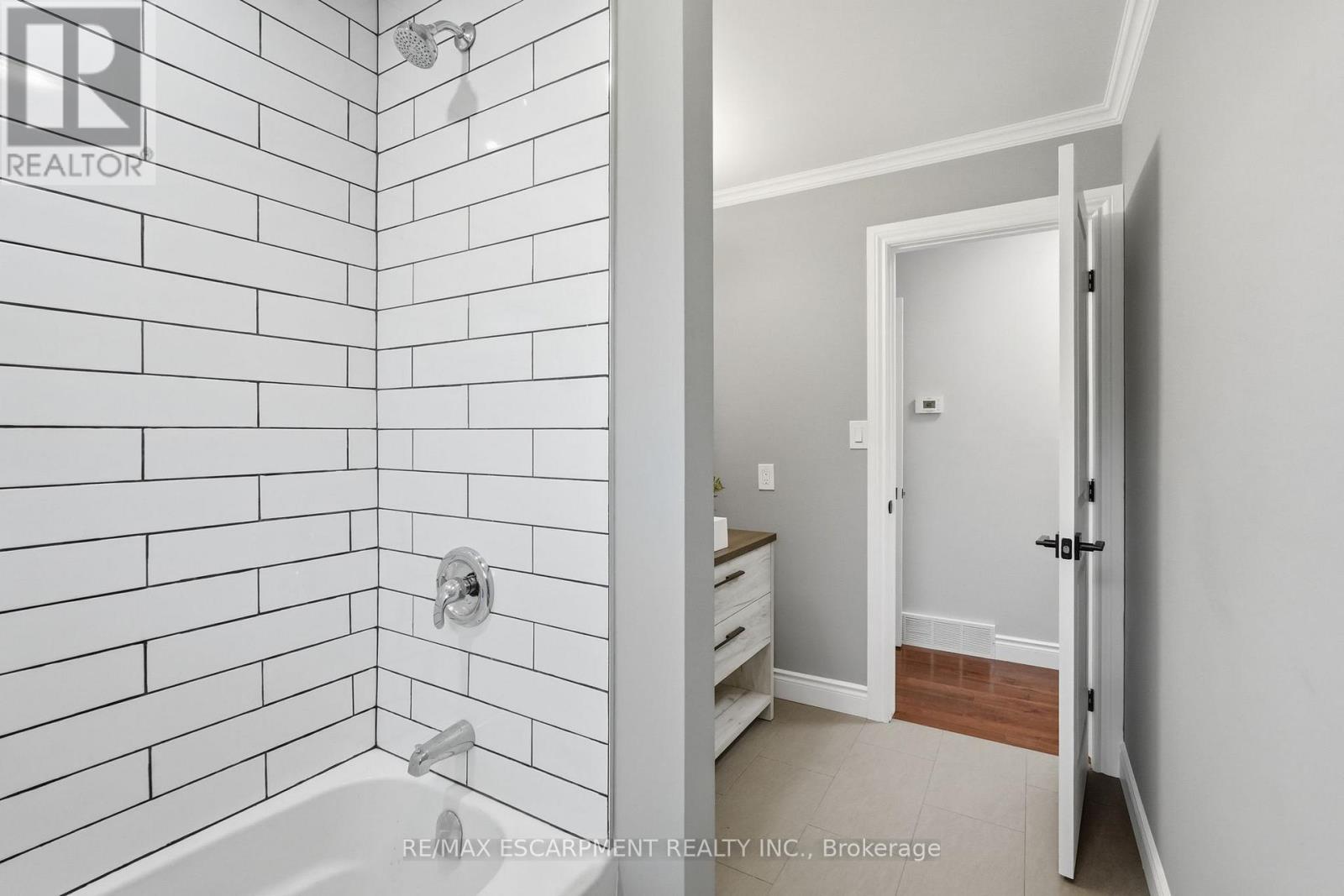 133 NEW LAKESHORE ROAD S - 31