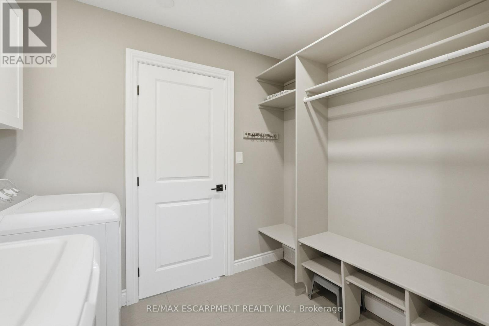 133 NEW LAKESHORE ROAD S - 34