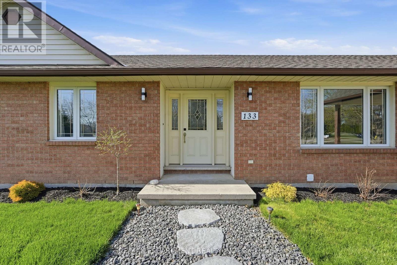 133 NEW LAKESHORE ROAD S - 4