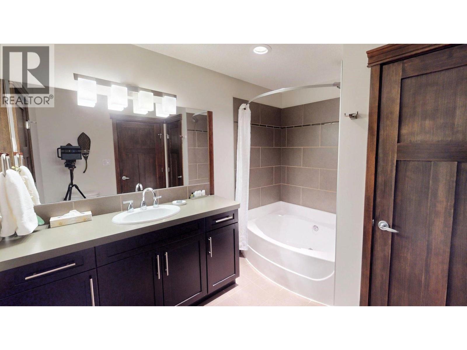 #725 I2 700 BIGHORN Boulevard - 27