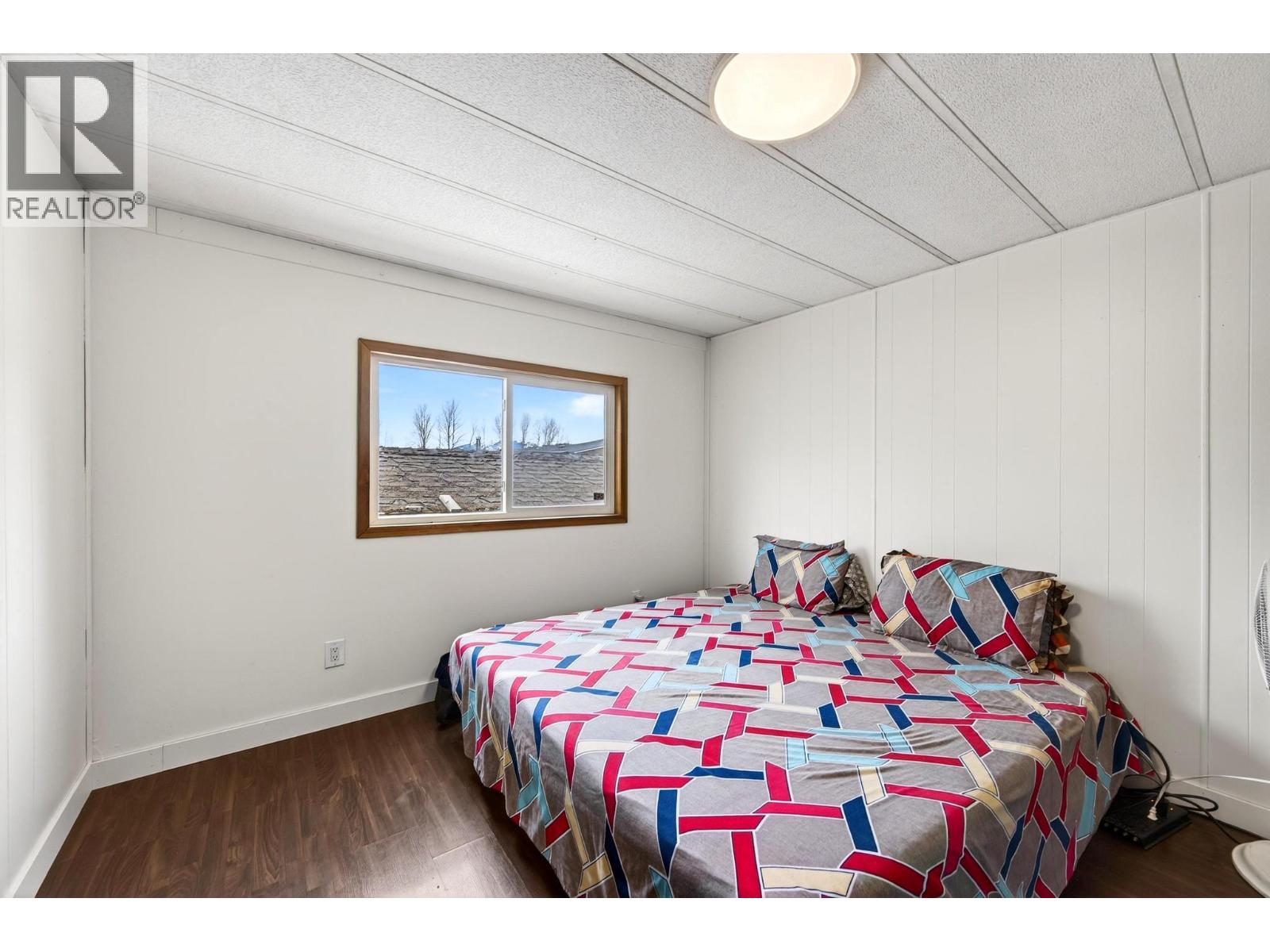 1055 King Crescent - 12