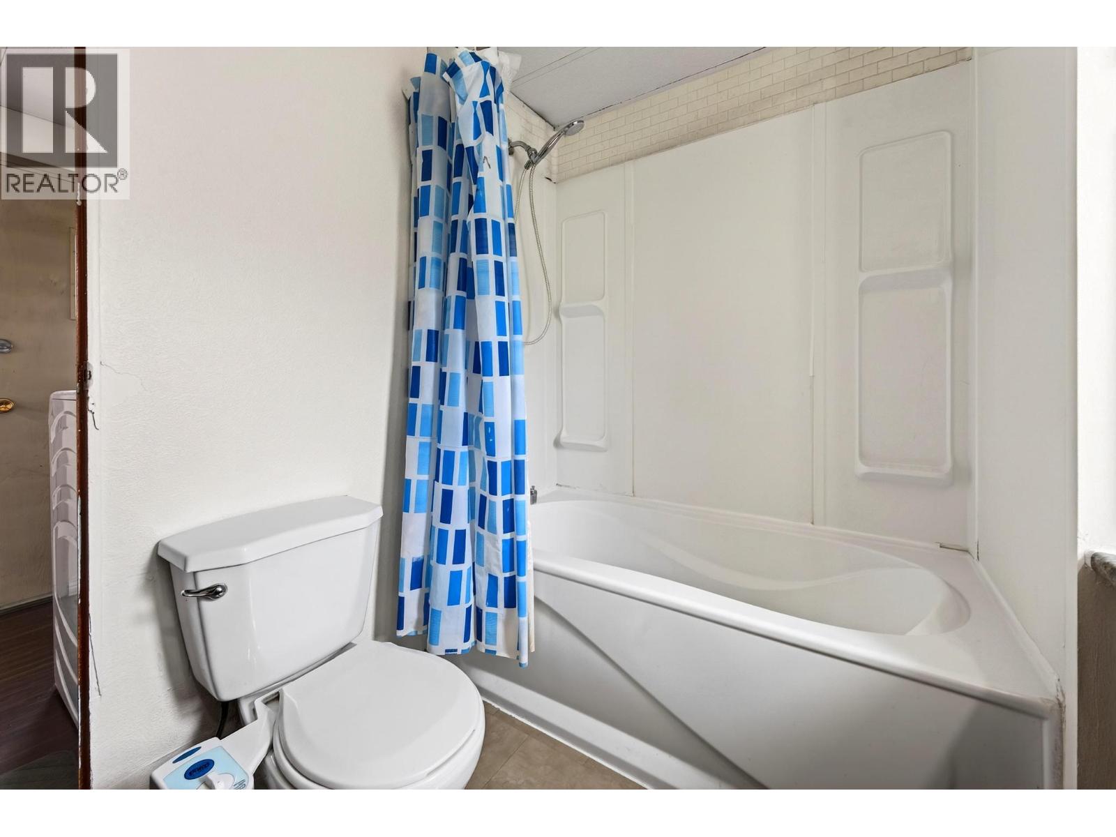 1055 King Crescent - 15