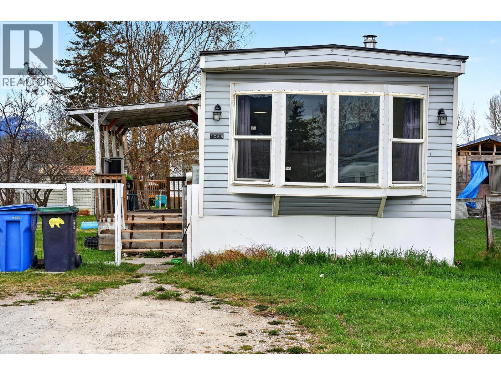 1055 King Crescent - 17