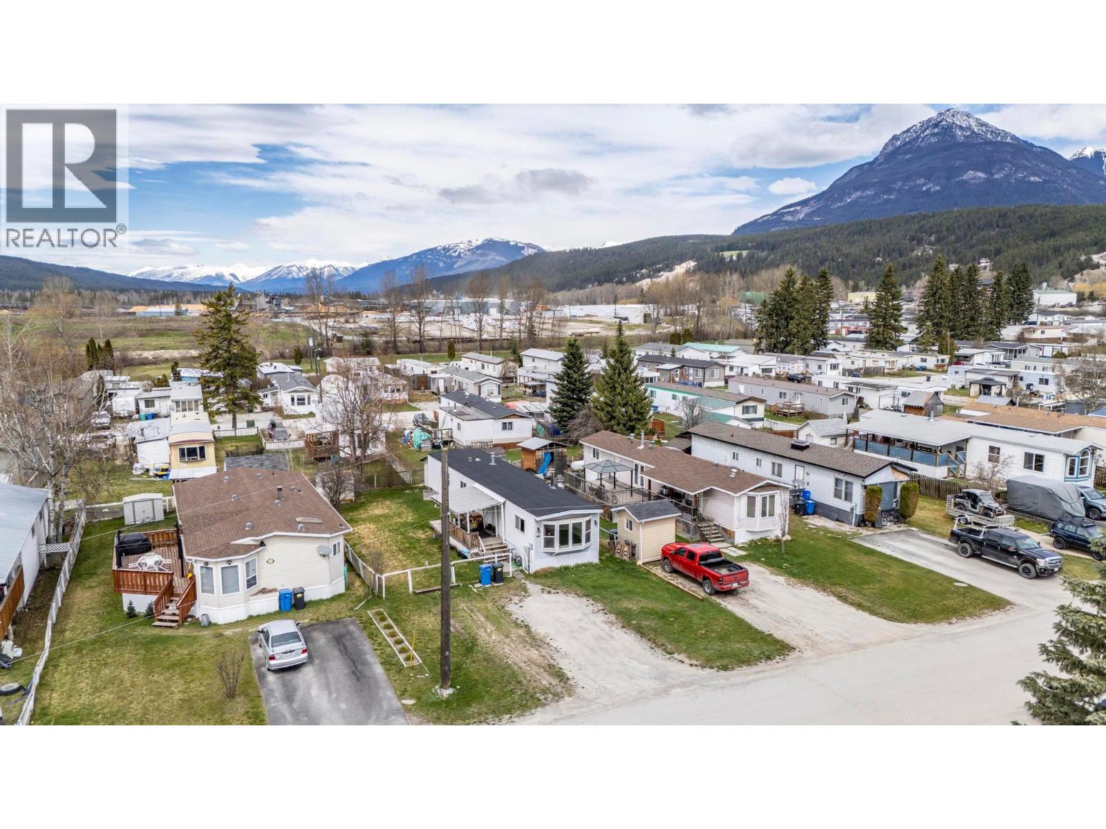 1055 King Crescent - 20