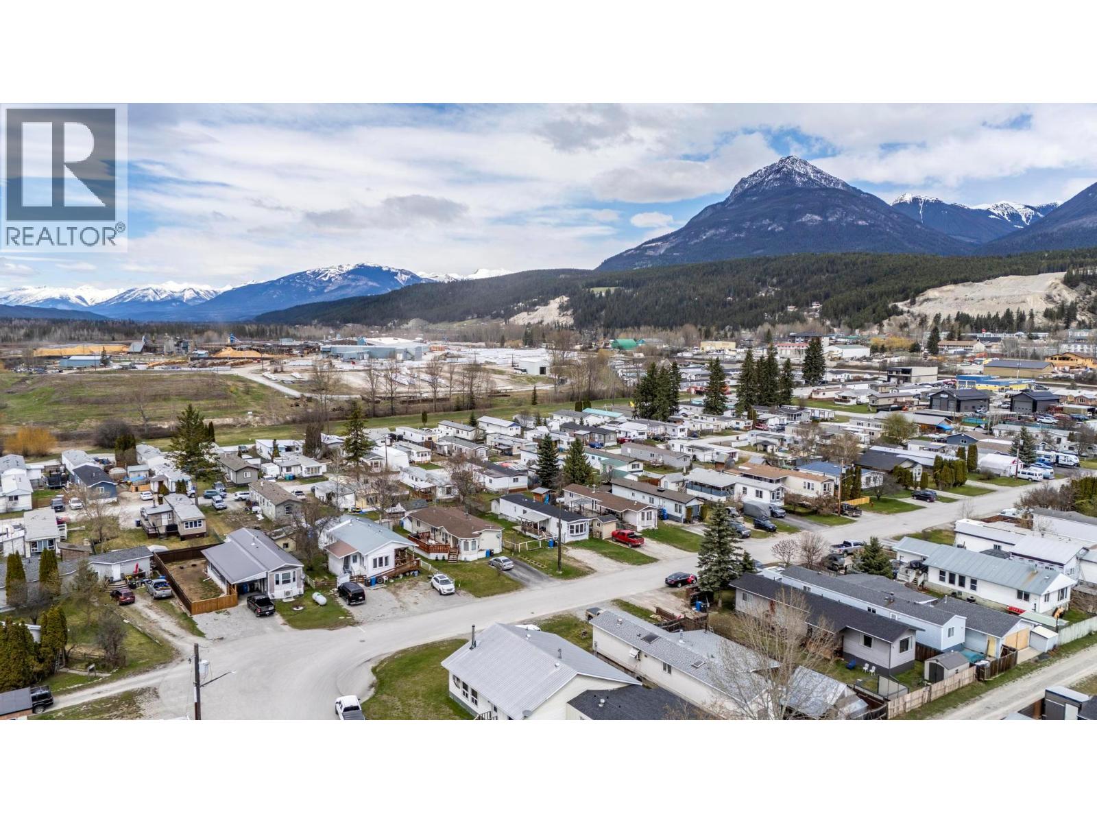 1055 King Crescent - 21