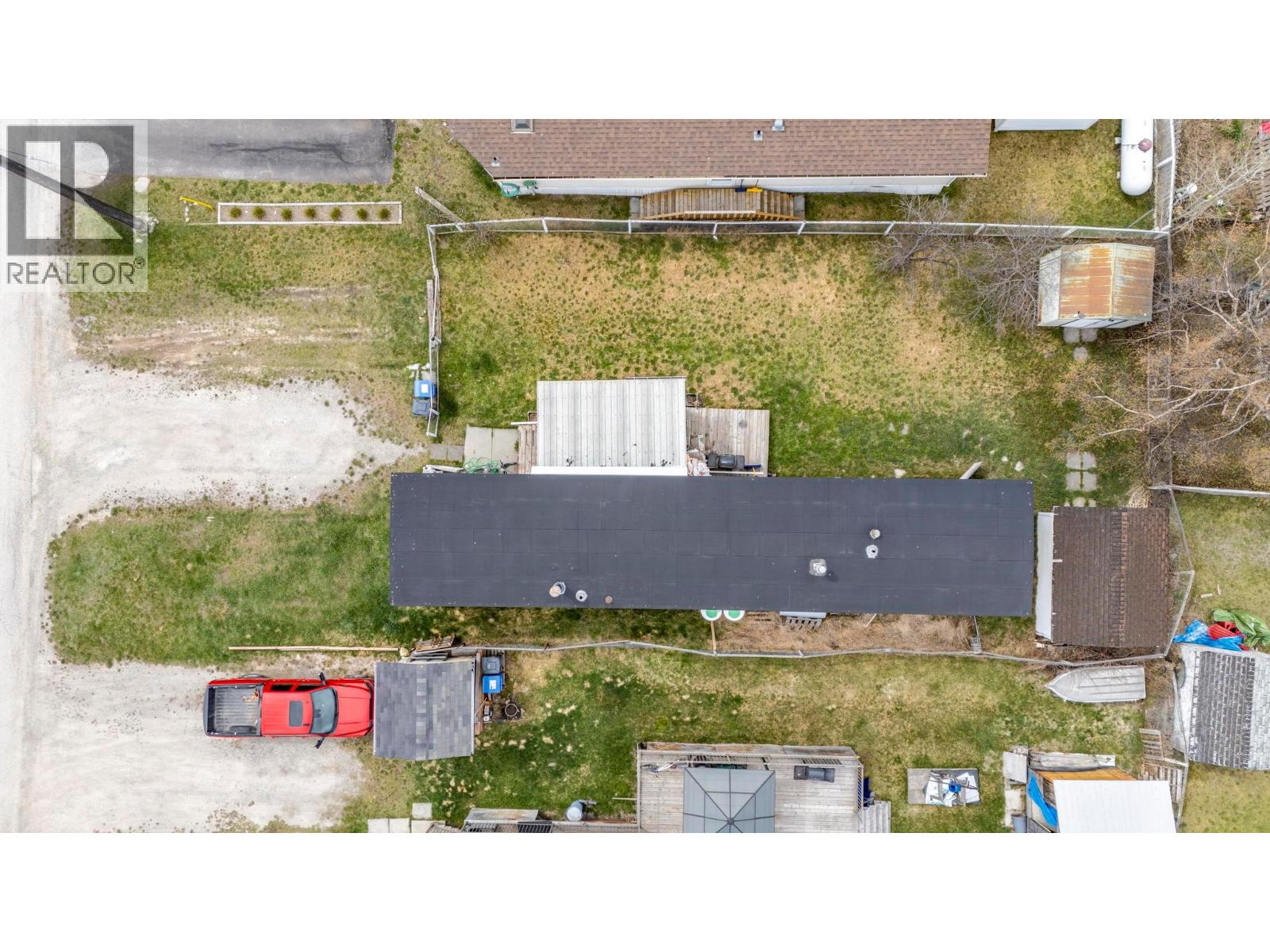 1055 King Crescent - 23