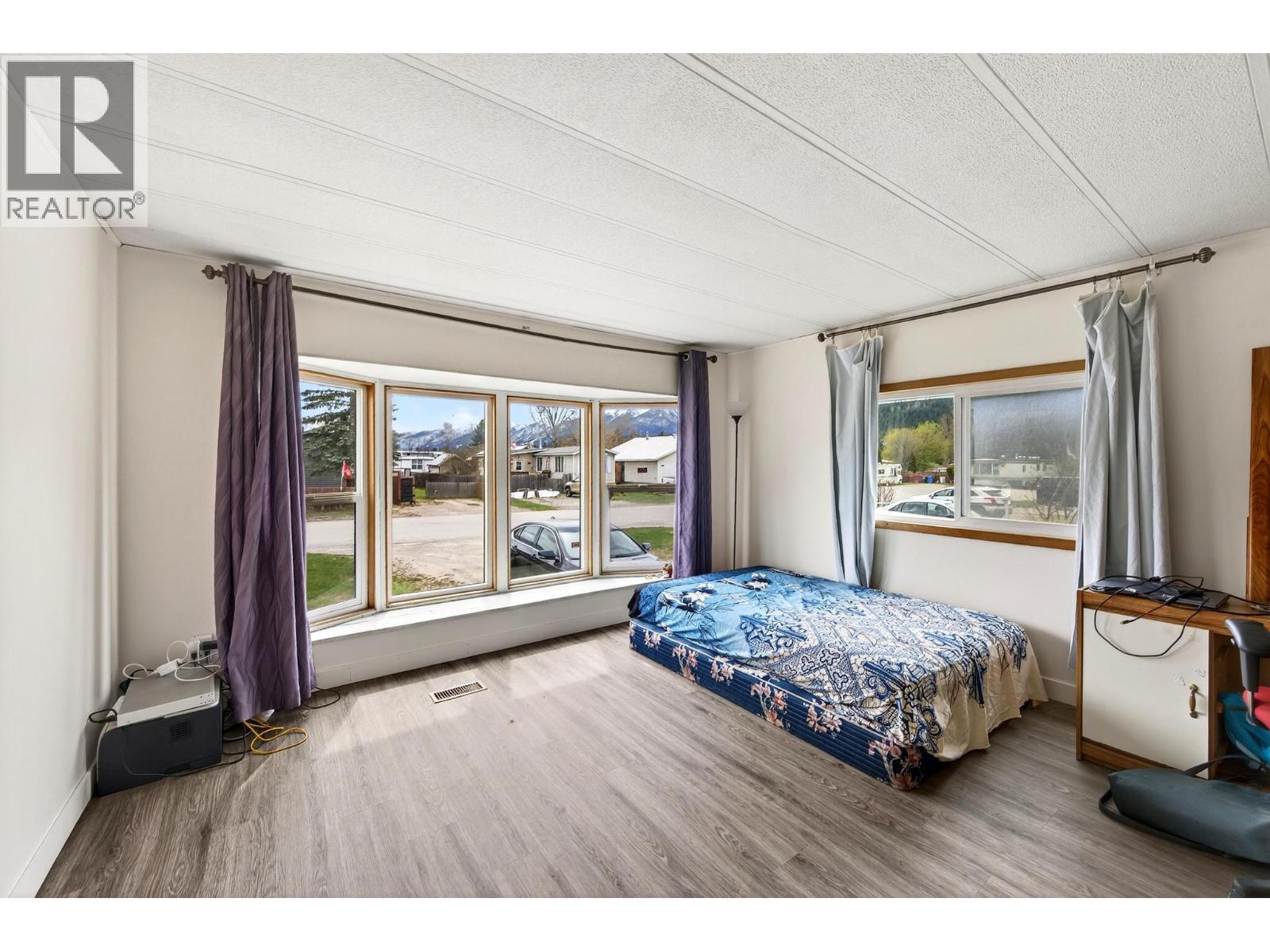 1055 King Crescent - 7