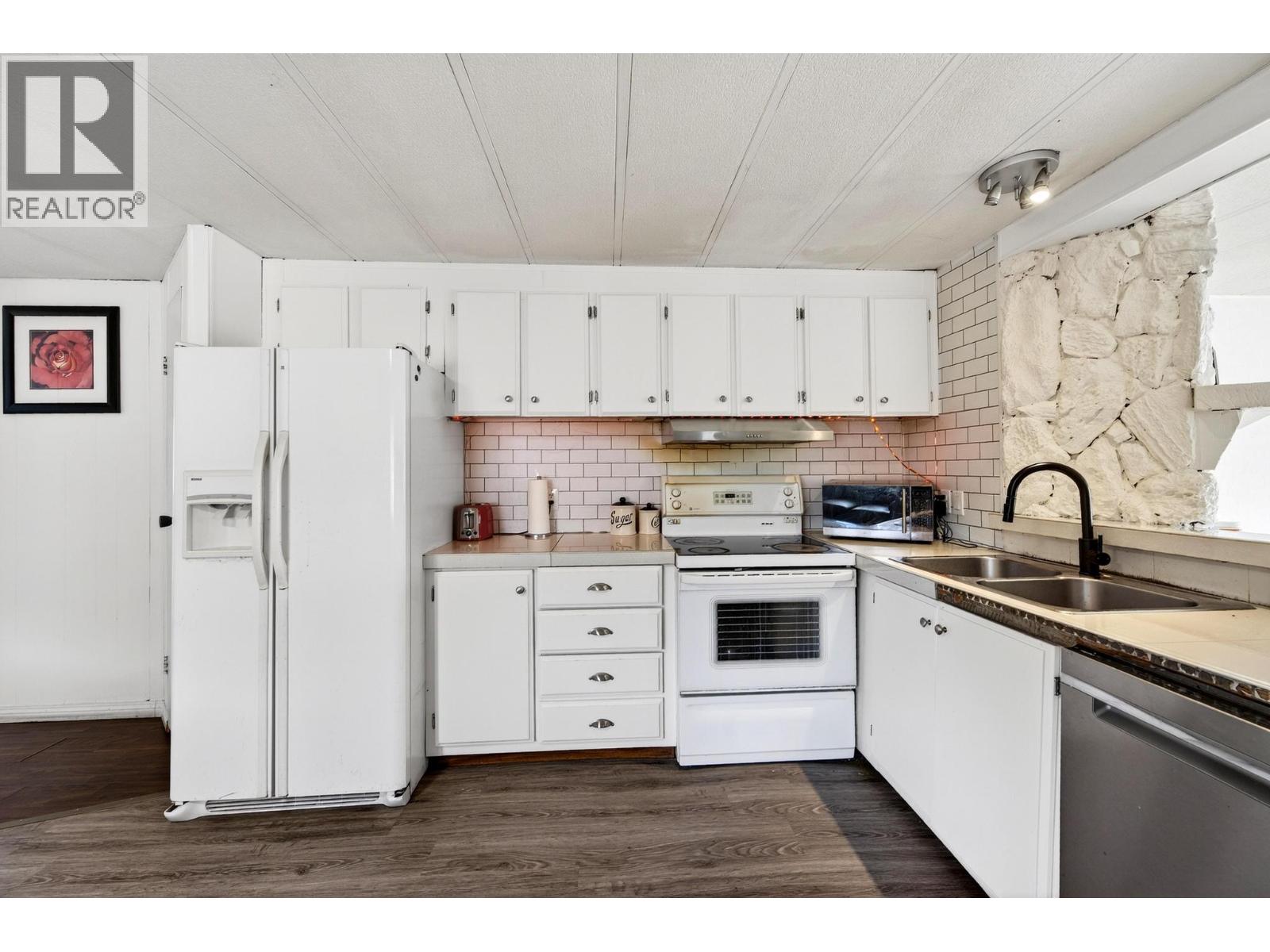 1055 King Crescent - 9