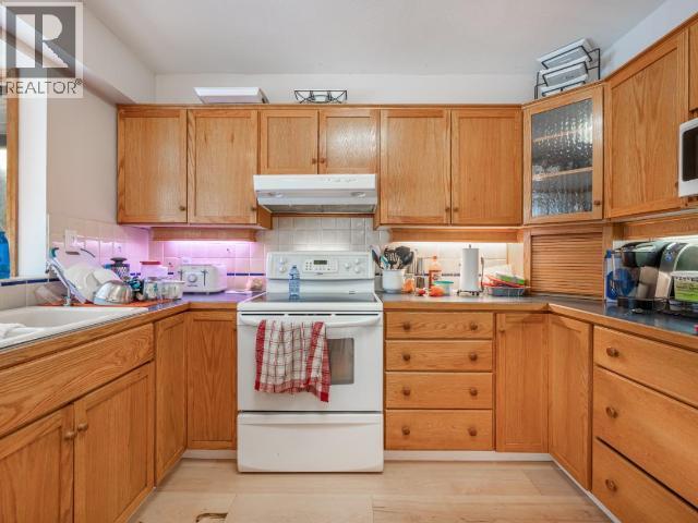 4728 SPRUCE Crescent - 12