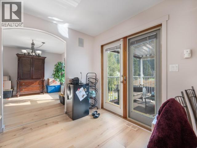 4728 SPRUCE Crescent - 13