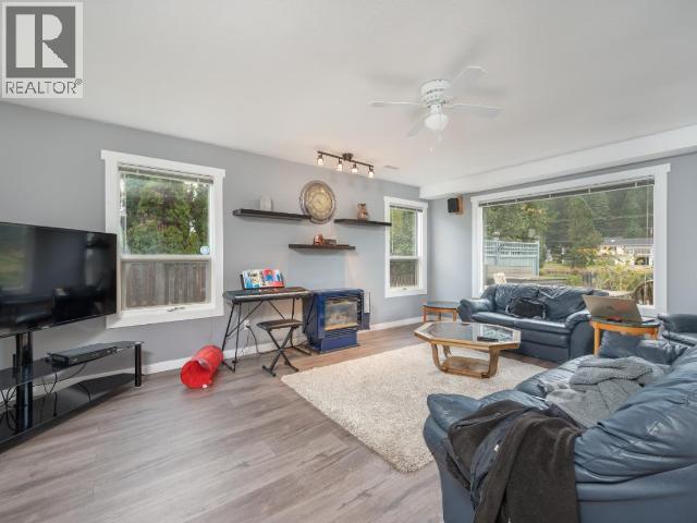 4728 SPRUCE Crescent - 29