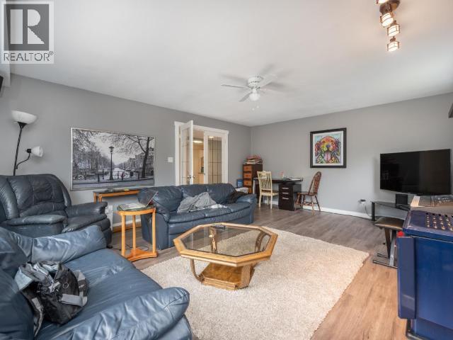 4728 SPRUCE Crescent - 30