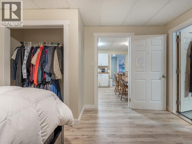 4728 SPRUCE Crescent - 34