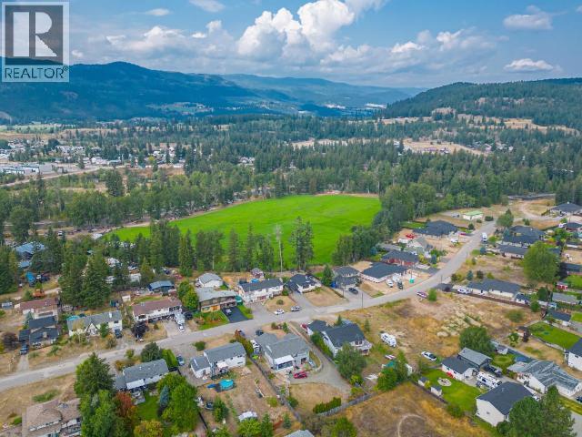 4728 SPRUCE Crescent - 46