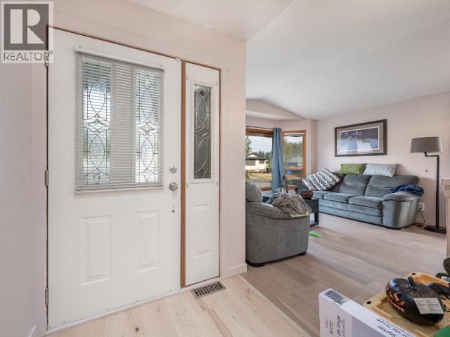 4728 SPRUCE Crescent - 6