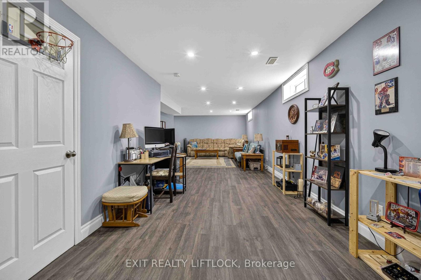 44 HELEN STREET - 25